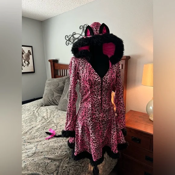 Dreamgirl Pink Leopard Costume - never worn - Picture 6 of 6